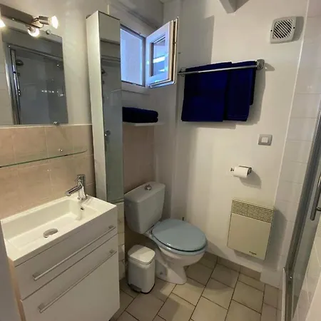 Nyaraló Charming House Close To The Des Huttes *