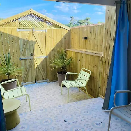 Charming House Close To The Des Huttes Hébergement de vacances *