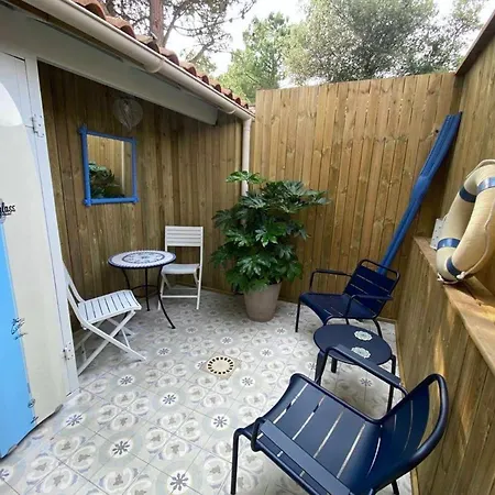 Nyaraló Charming House Close To The Des Huttes *